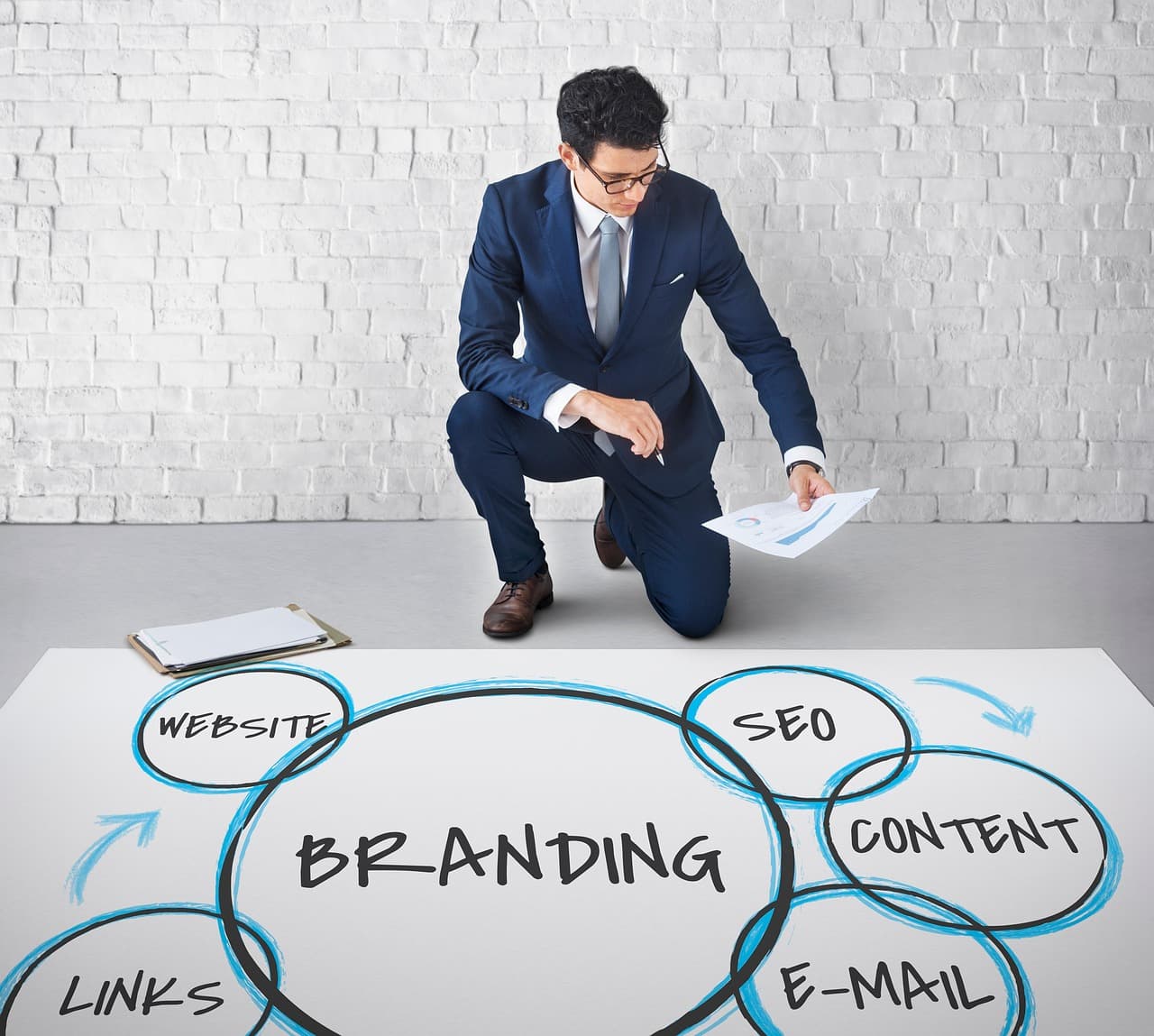 Brand Messaging in AI Markets: Clarity Beats Cleverness When Products Evolve Weekly